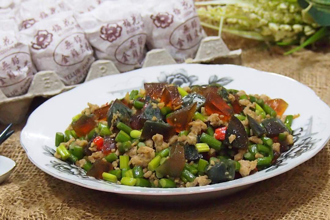 韭菜花肉碎炒皮蛋